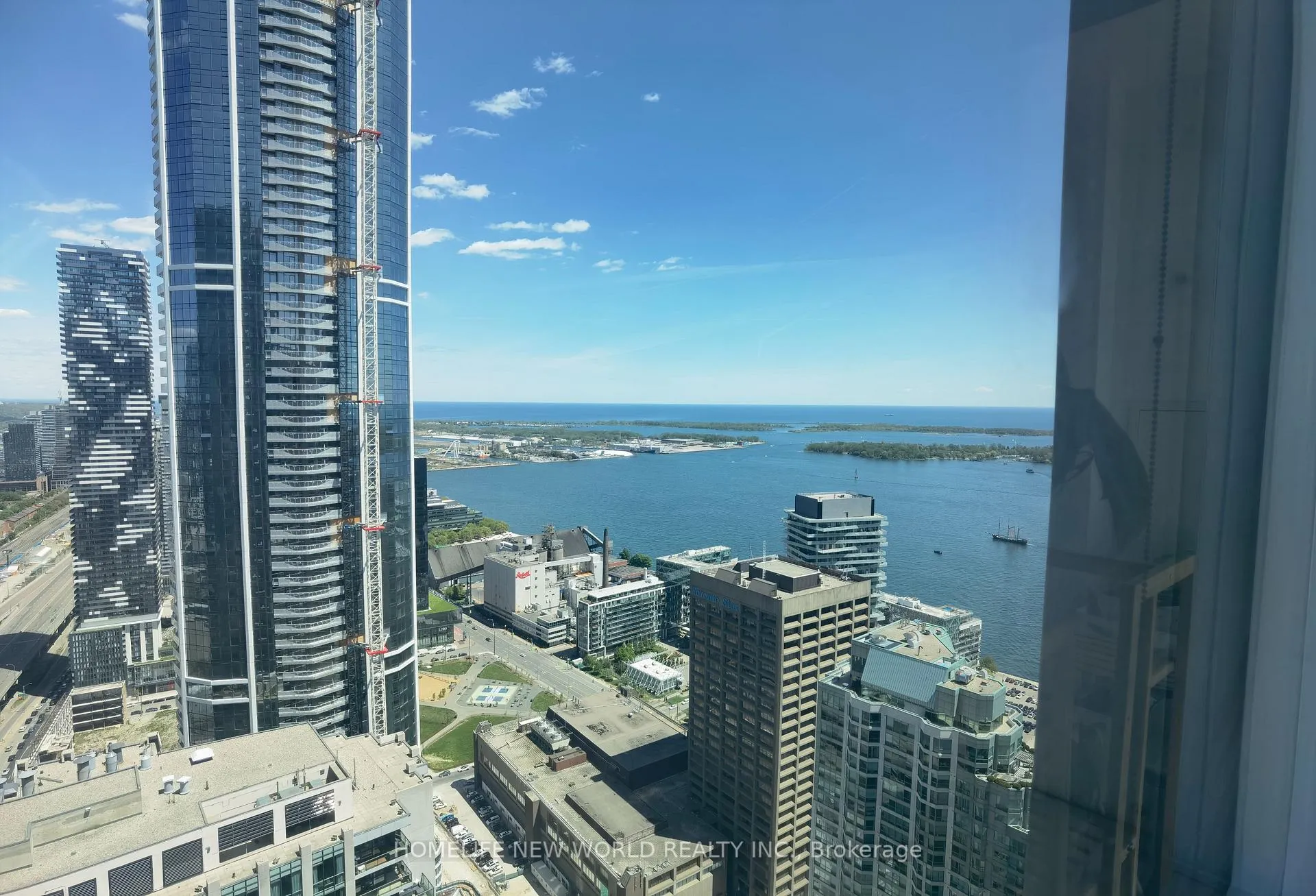 Photo 12 of Unit 5303, 16 Harbour Street, Toronto, Waterfront Communities — HOMEH