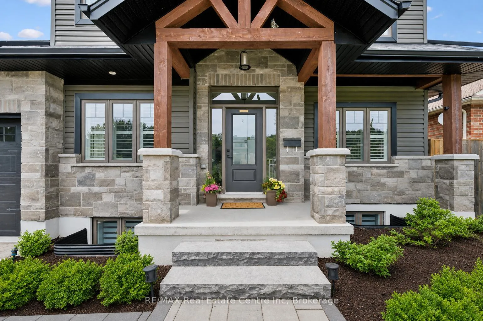 Photo 2 of 10 Craighead Drive, Centre Wellington, Fergus — HOMEH