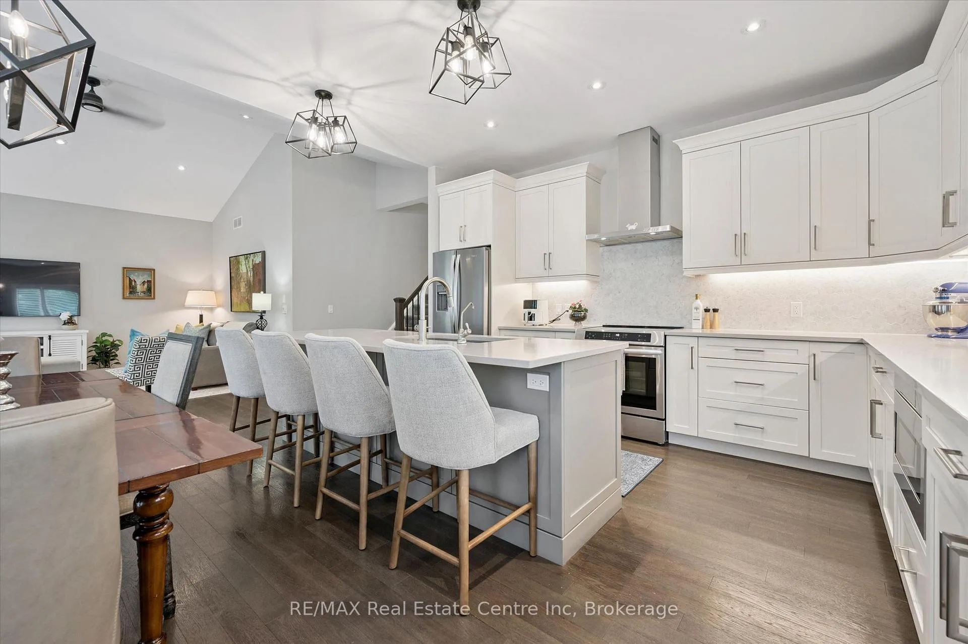 Photo 5 of 10 Craighead Drive, Centre Wellington, Fergus — HOMEH