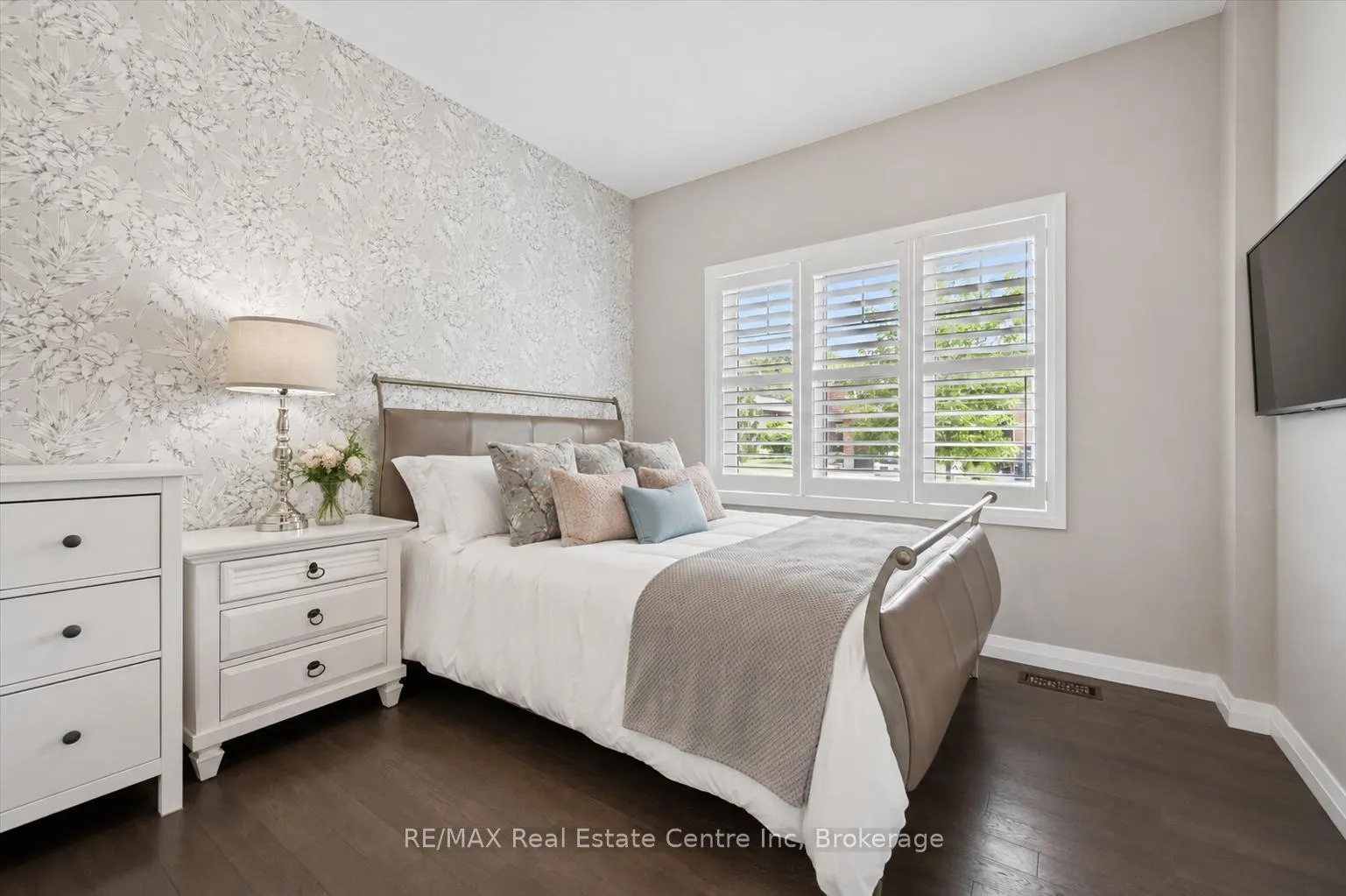 Photo 11 of 10 Craighead Drive, Centre Wellington, Fergus — HOMEH