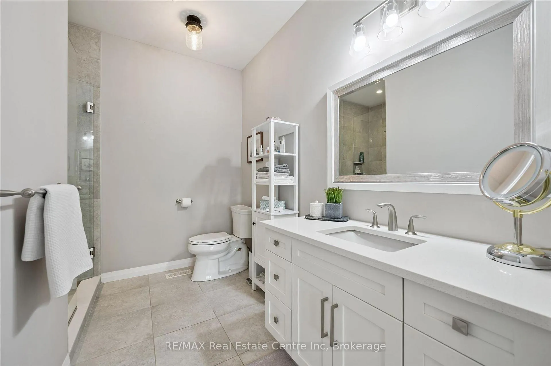 Photo 12 of 10 Craighead Drive, Centre Wellington, Fergus — HOMEH