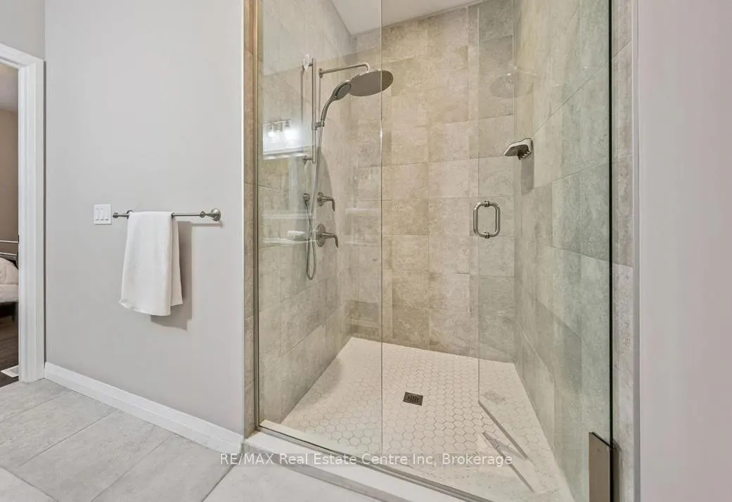 Photo 13 of 10 Craighead Drive, Centre Wellington, Fergus — HOMEH