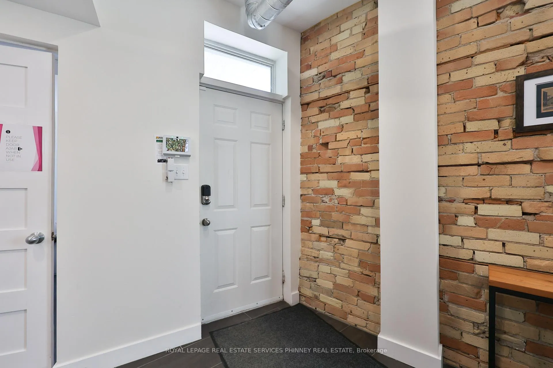 Photo 4 of 2 Queen Street E, Cambridge, East Galt — HOMEH