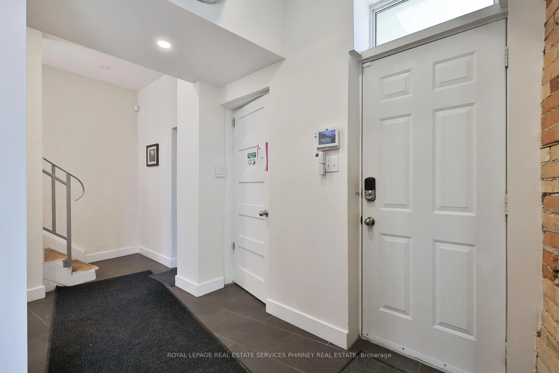 Photo 6 of 2 Queen Street E, Cambridge, East Galt — HOMEH