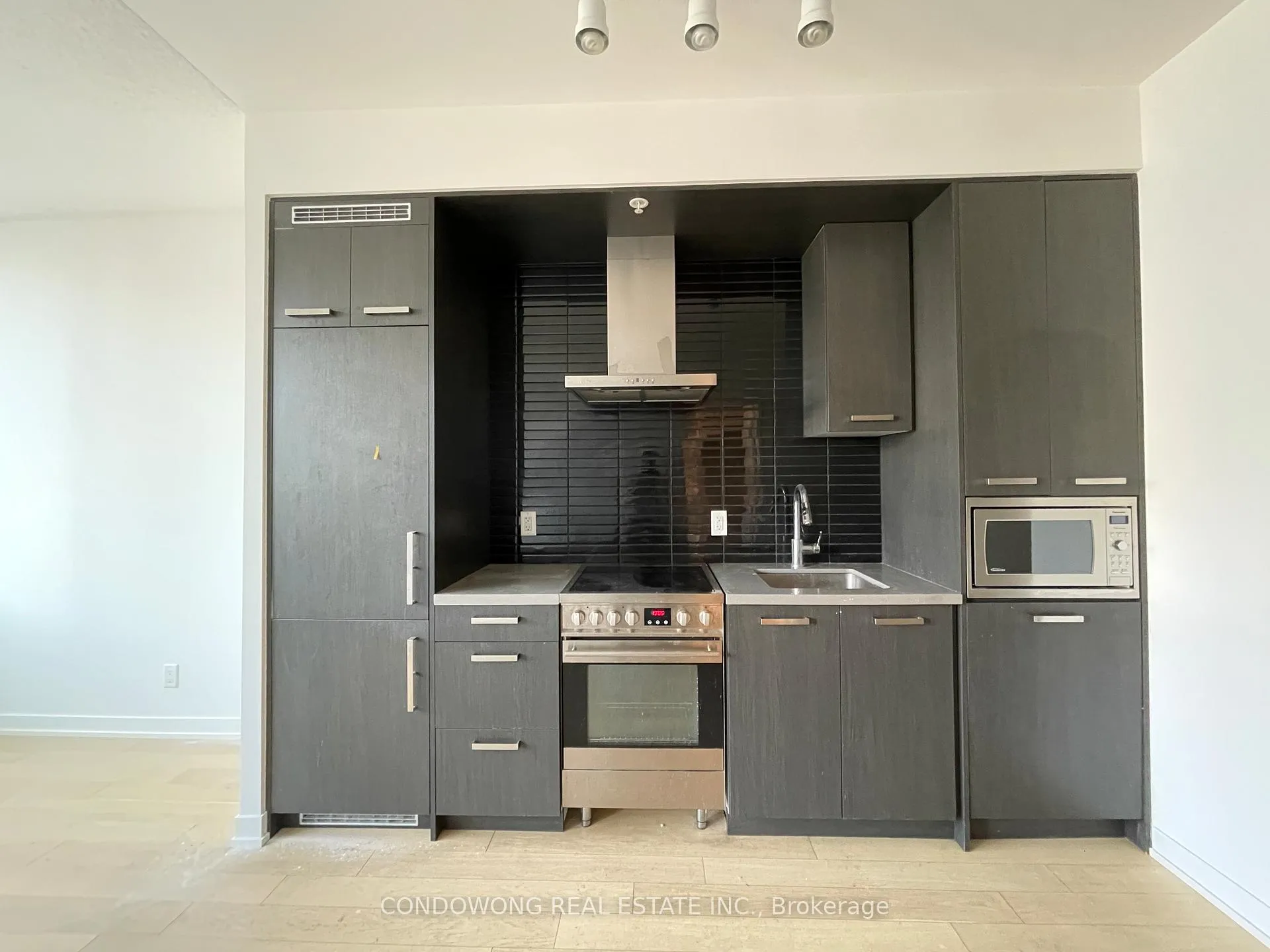 Photo 2 of Unit N706, 120 Bayview Avenue, Toronto, Waterfront Communities — HOMEH