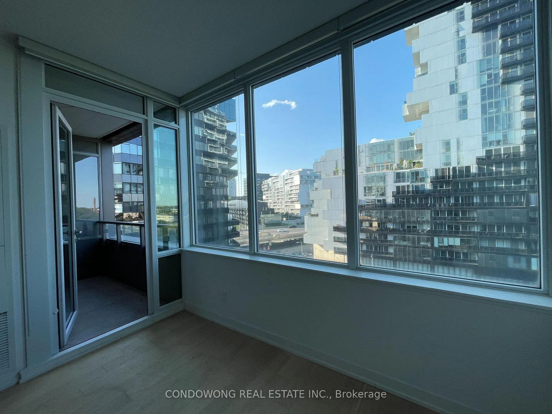 Photo 3 of Unit N706, 120 Bayview Avenue, Toronto, Waterfront Communities — HOMEH