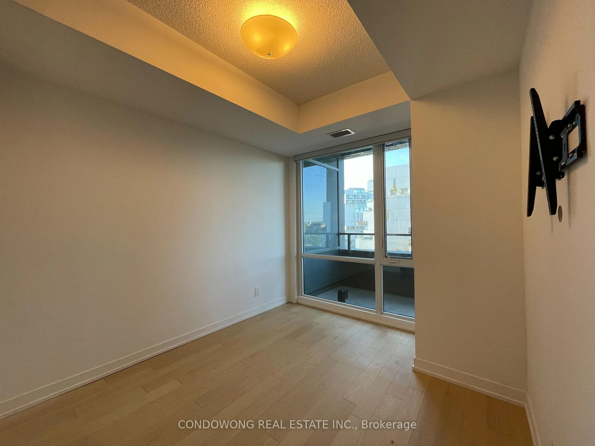 Photo 4 of Unit N706, 120 Bayview Avenue, Toronto, Waterfront Communities — HOMEH