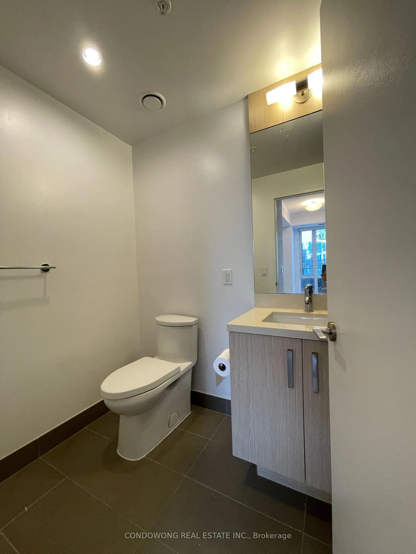 Photo 7 of Unit N706, 120 Bayview Avenue, Toronto, Waterfront Communities — HOMEH