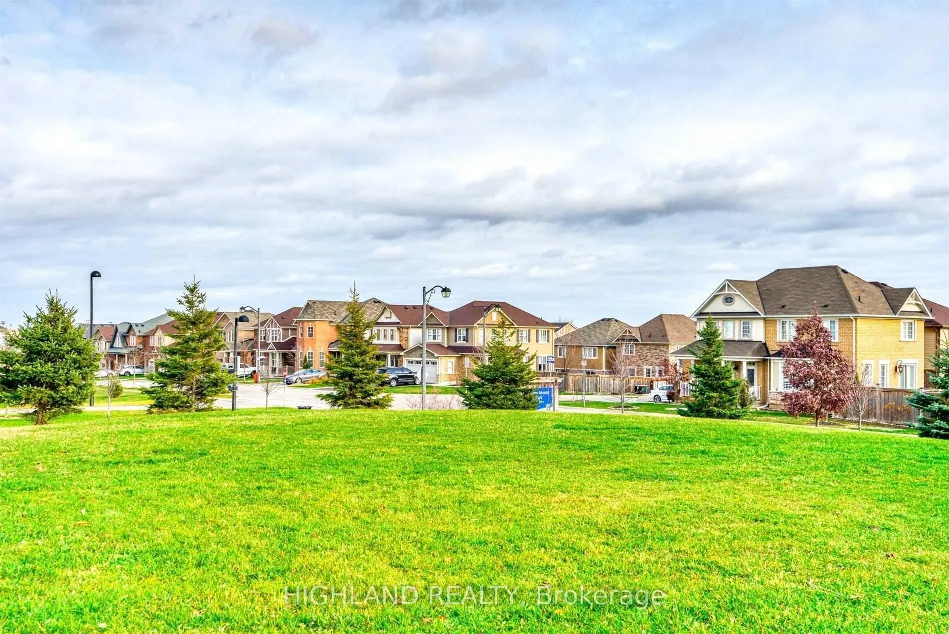 Photo 2 of 268 Ruhl Drive, Milton, Willmott — HOMEH