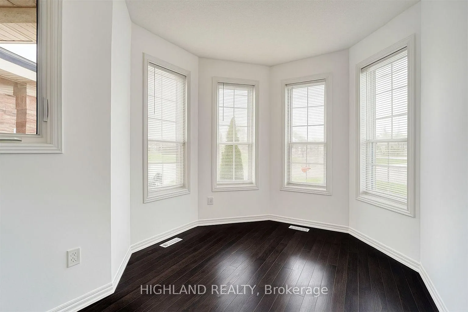 Photo 6 of 268 Ruhl Drive, Milton, Willmott — HOMEH