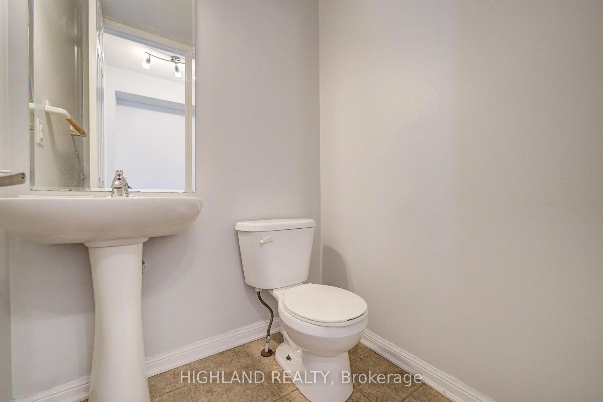 Photo 11 of 268 Ruhl Drive, Milton, Willmott — HOMEH