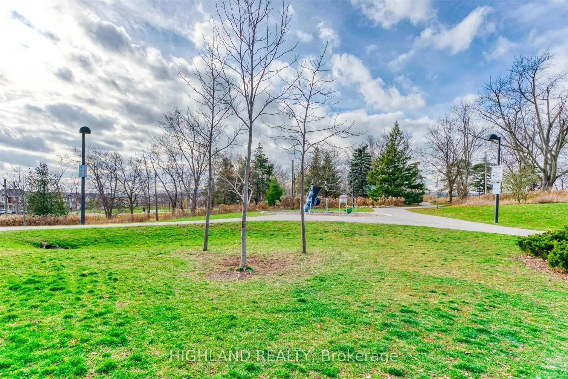 Photo 55 of 268 Ruhl Drive, Milton, Willmott — HOMEH