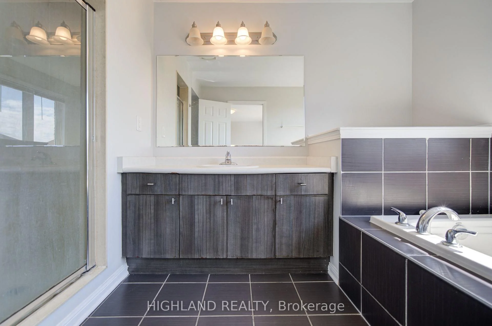 Photo 58 of 268 Ruhl Drive, Milton, Willmott — HOMEH
