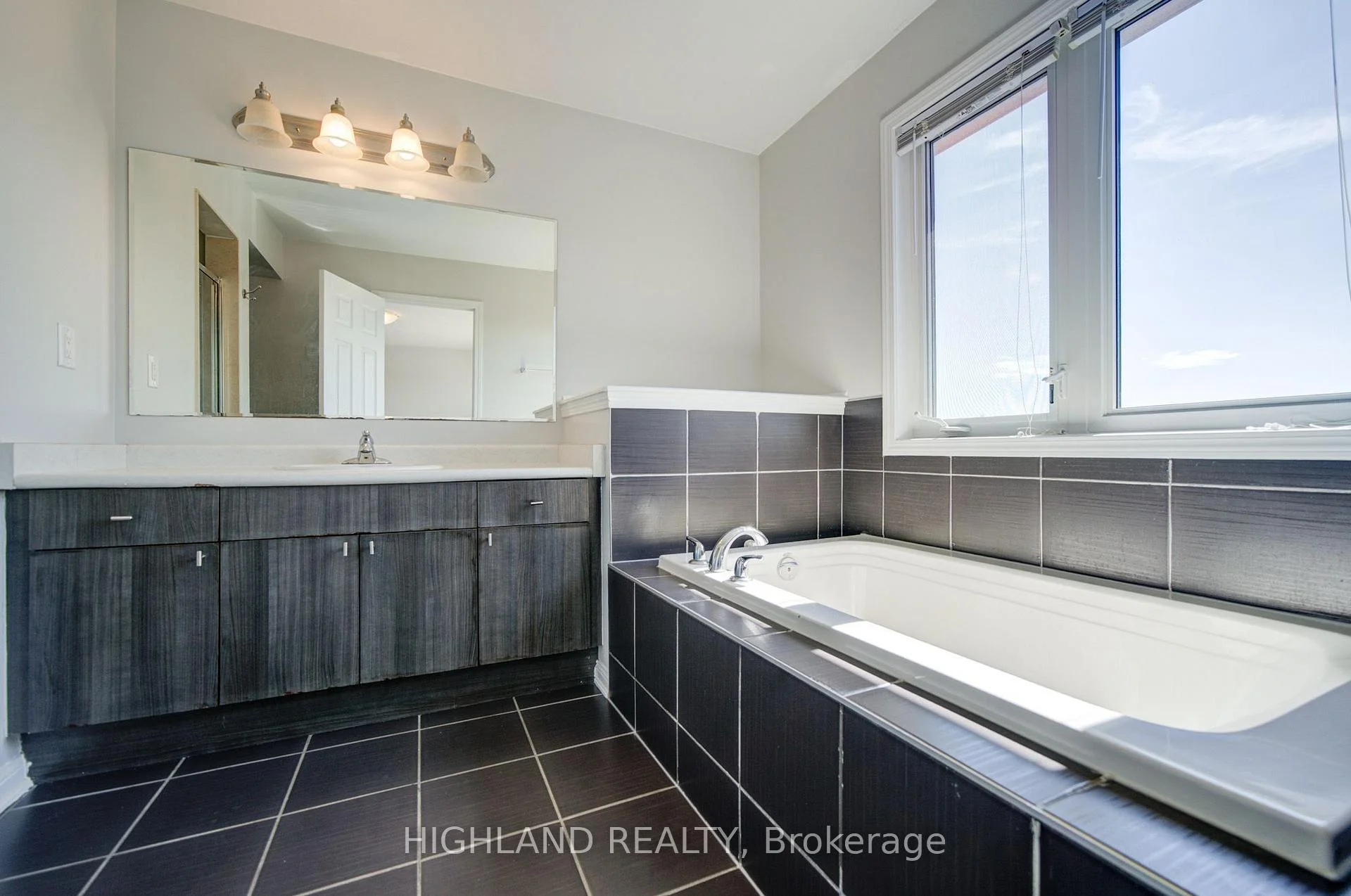 Photo 59 of 268 Ruhl Drive, Milton, Willmott — HOMEH