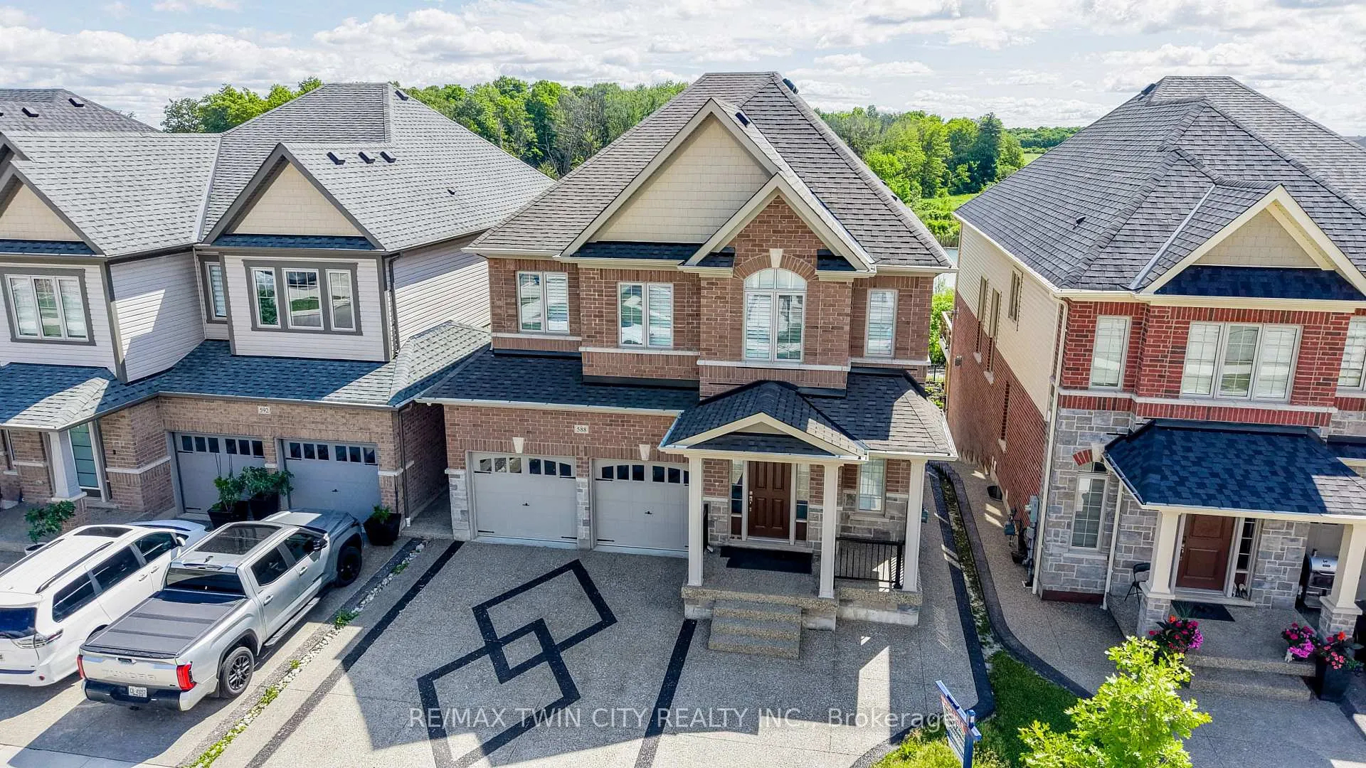 Photo 2 of 588 Beckview Crescent, Kitchener, Pioneer Park/Doon/Wyldwoods — HOMEH