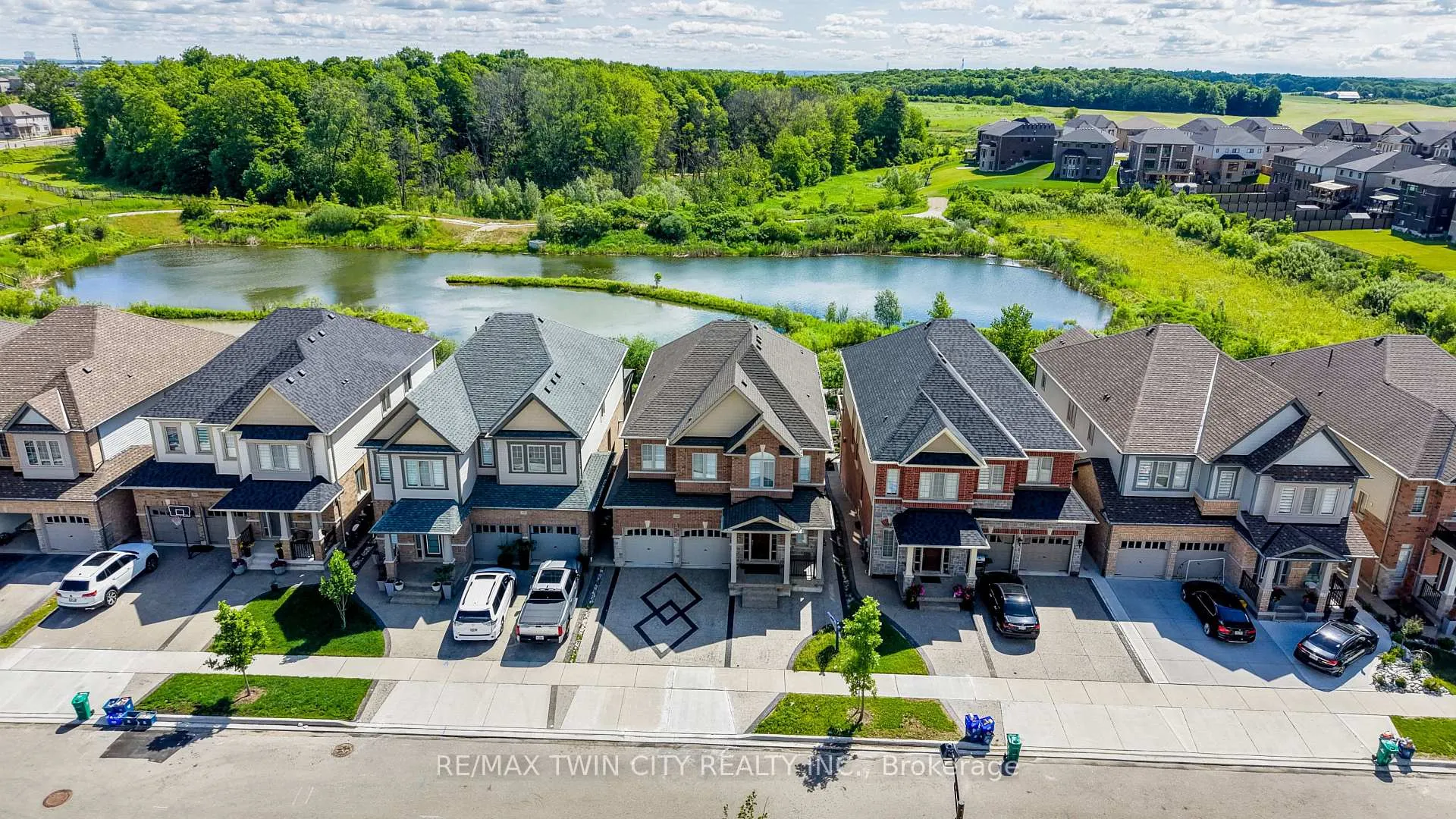 Photo 3 of 588 Beckview Crescent, Kitchener, Pioneer Park/Doon/Wyldwoods — HOMEH