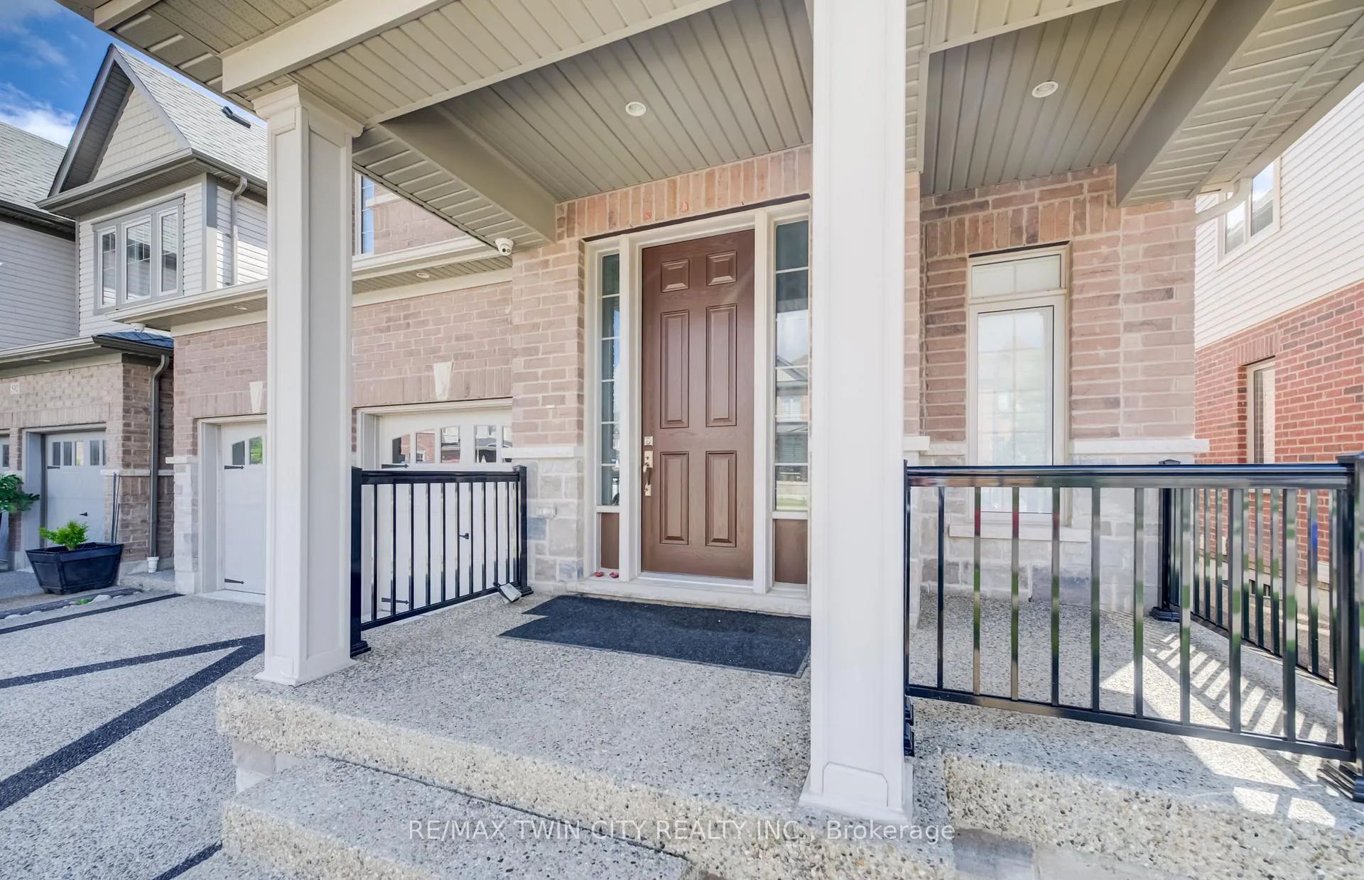Photo 4 of 588 Beckview Crescent, Kitchener, Pioneer Park/Doon/Wyldwoods — HOMEH