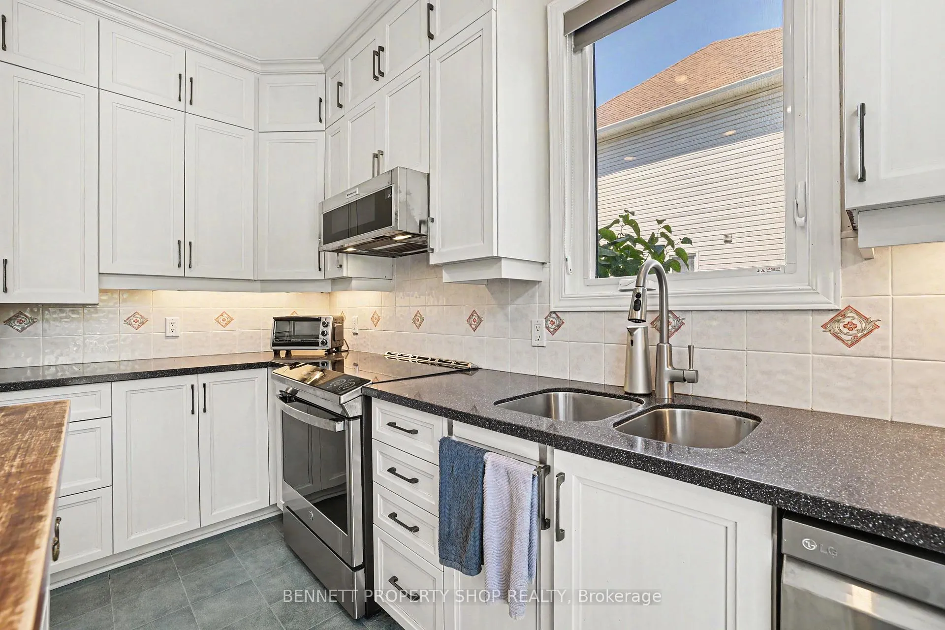 Photo 8 of 60 Apple Creek Crescent, Ottawa, Kanata - Emerald Meadows/Trailwest — HOMEH
