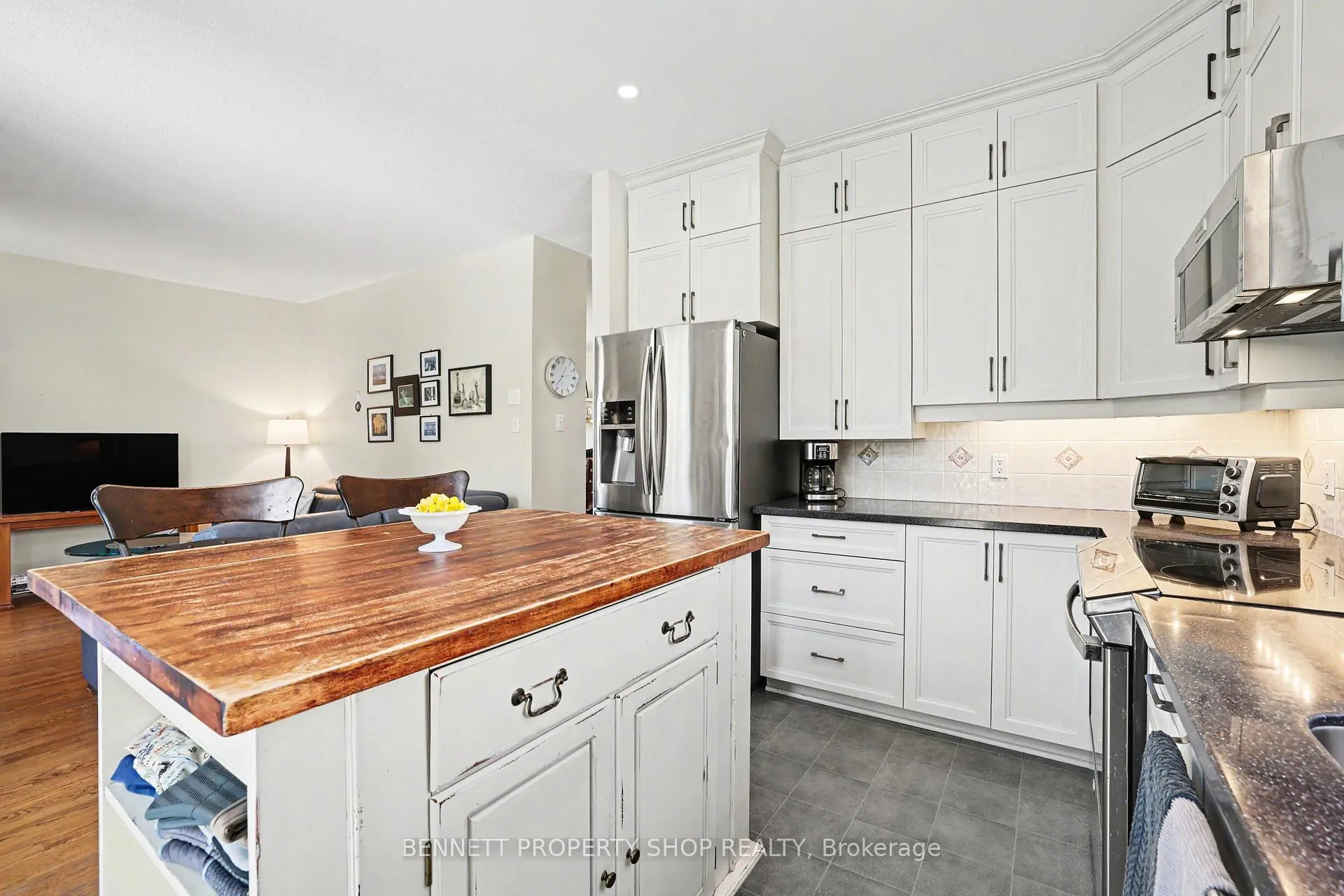 Photo 9 of 60 Apple Creek Crescent, Ottawa, Kanata - Emerald Meadows/Trailwest — HOMEH