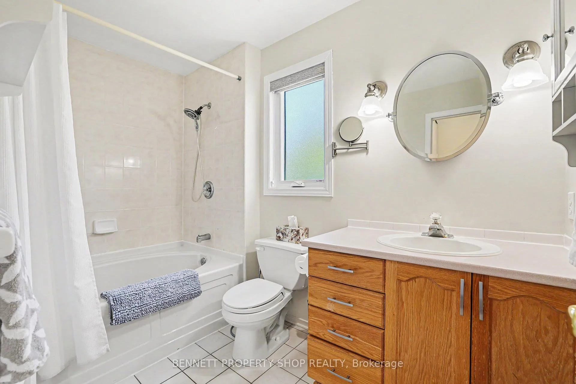 Photo 18 of 60 Apple Creek Crescent, Ottawa, Kanata - Emerald Meadows/Trailwest — HOMEH
