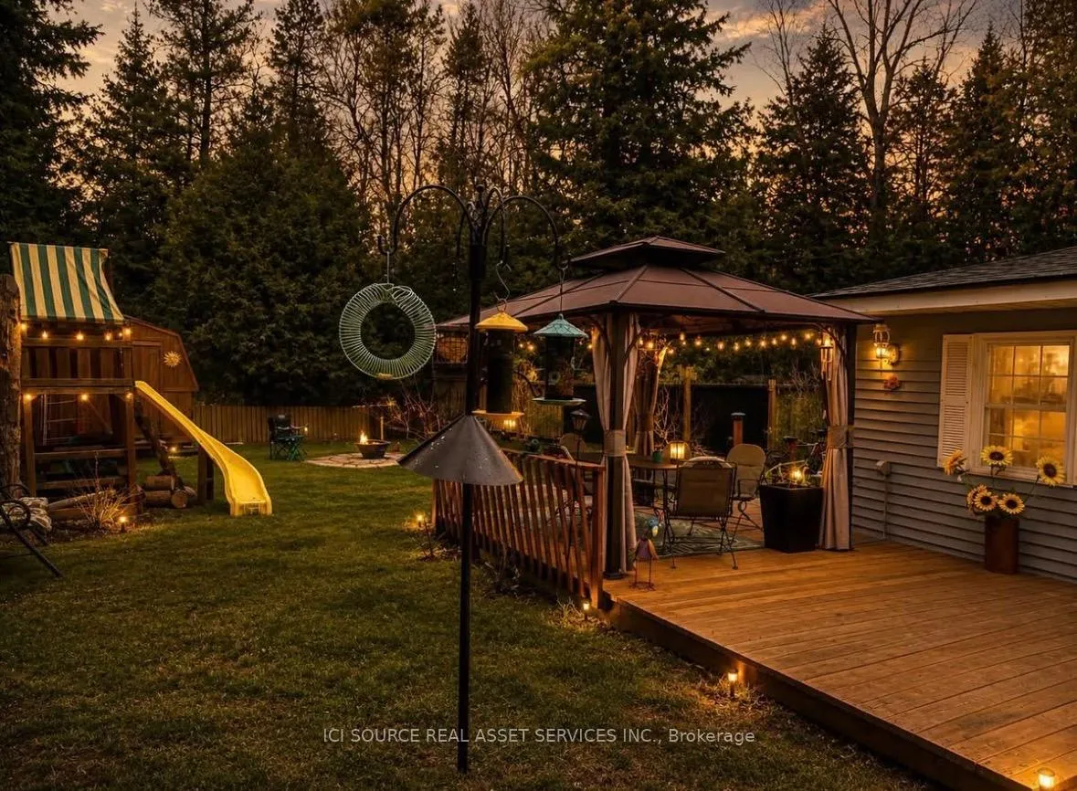 Photo 3 of 126 Pinecrest Avenue, Wasaga Beach — HOMEH
