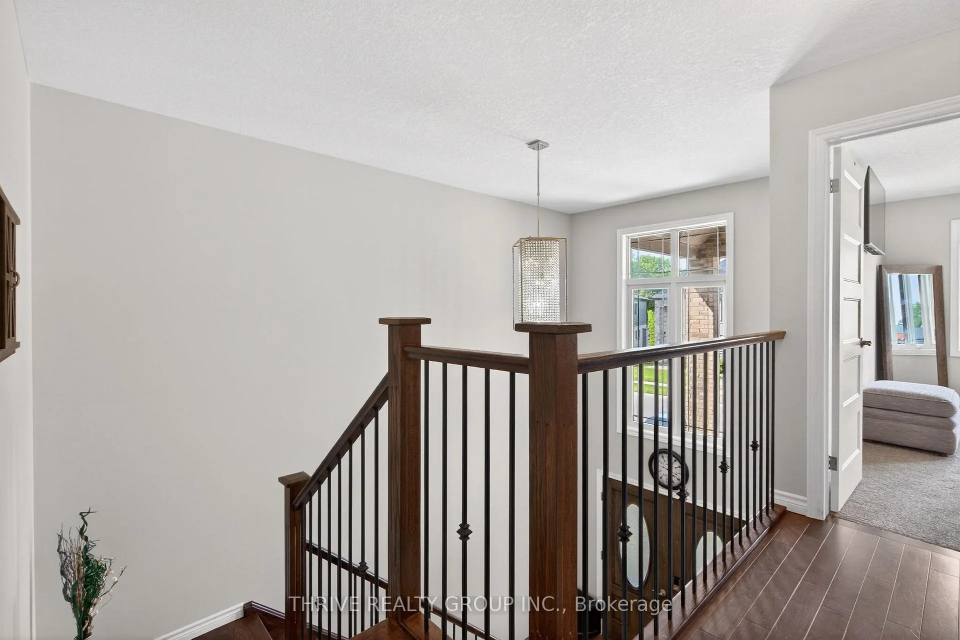 Photo 15 of 1296 Dyer Crescent, London, North S — HOMEH