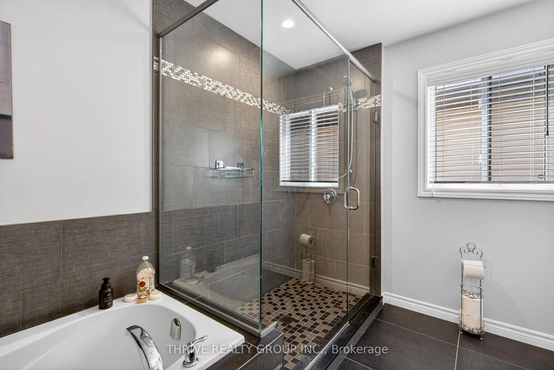 Photo 30 of 1296 Dyer Crescent, London, North S — HOMEH