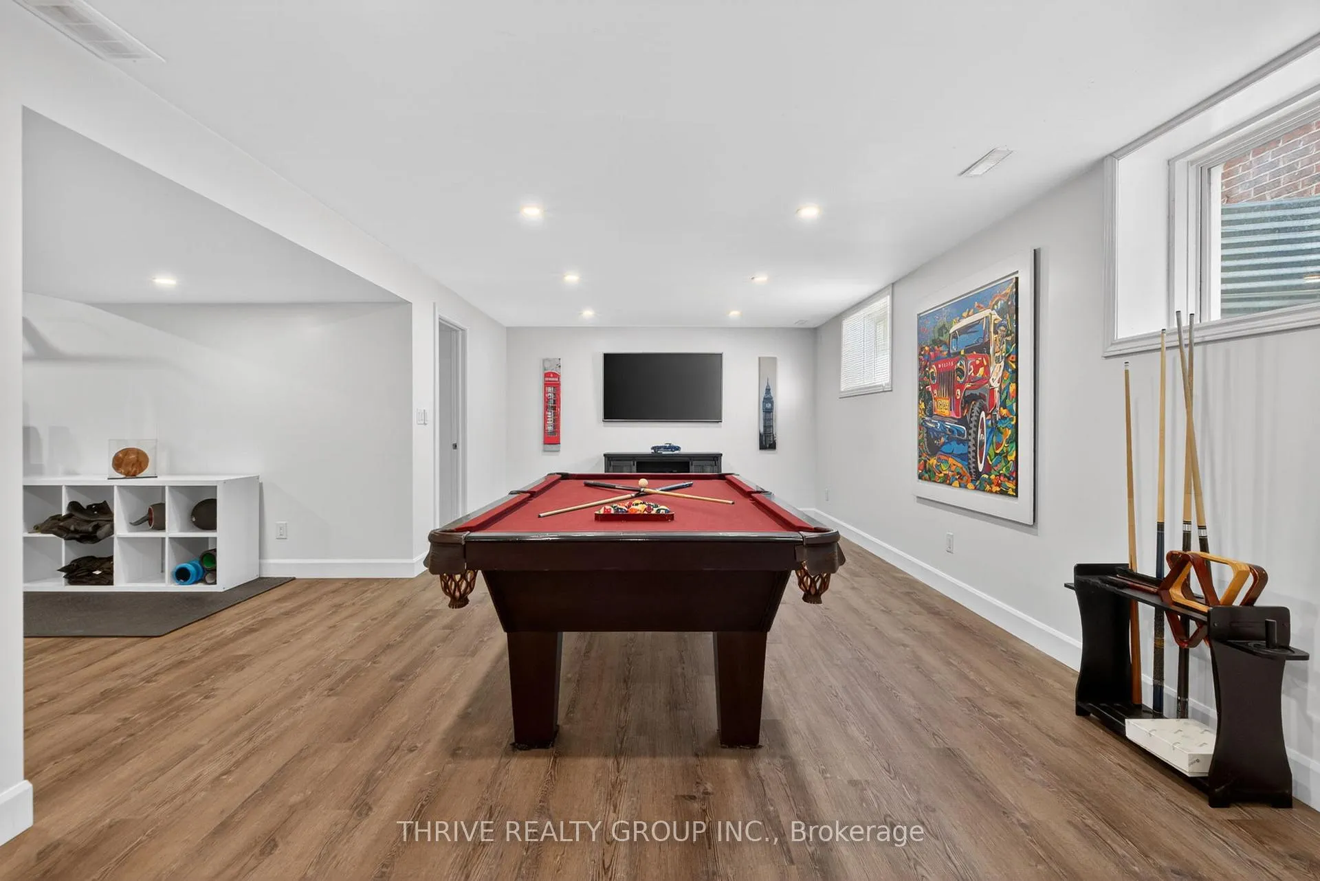 Photo 33 of 1296 Dyer Crescent, London, North S — HOMEH