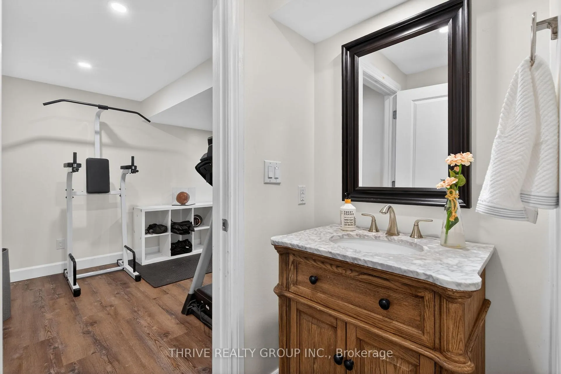 Photo 38 of 1296 Dyer Crescent, London, North S — HOMEH