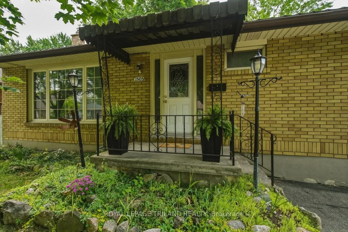 Front of 1505 McLarenwood Terrace
