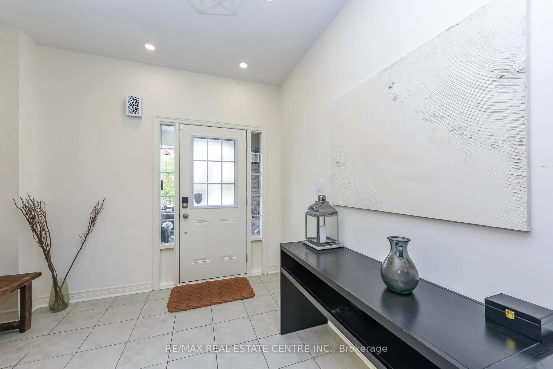 Photo 3 of 610 Bessborough Drive W, Milton, Harrison — HOMEH