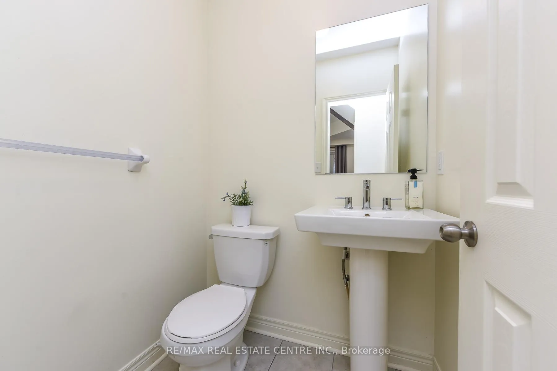 Photo 22 of 610 Bessborough Drive W, Milton, Harrison — HOMEH