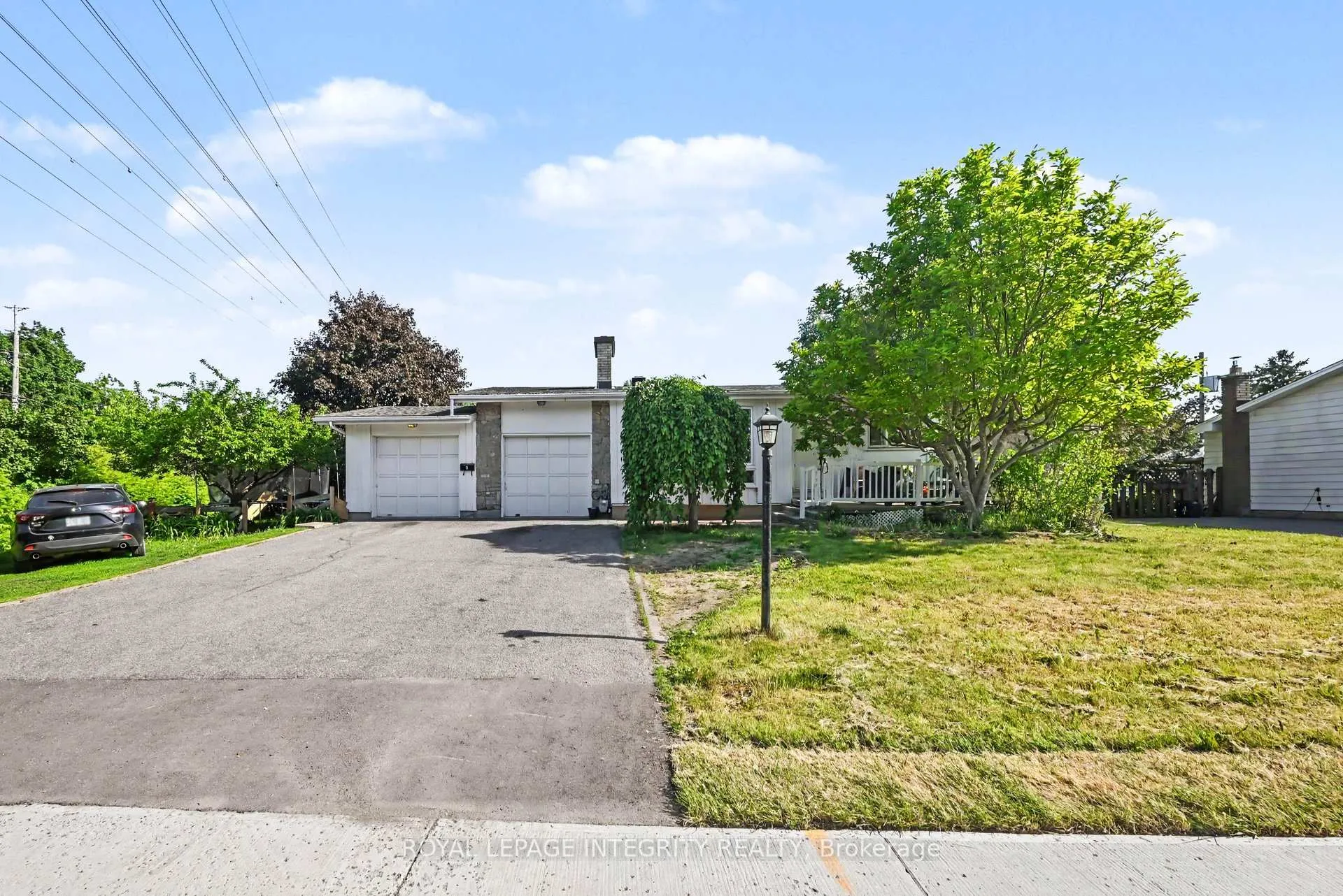 Photo 2 of 104 Viewmount Drive, Ottawa, Meadowlands/Crestview — HOMEH