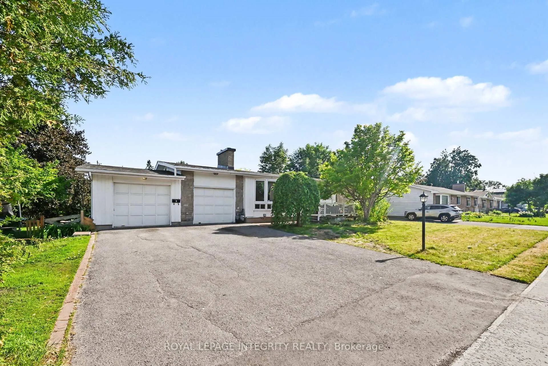 Photo 4 of 104 Viewmount Drive, Ottawa, Meadowlands/Crestview — HOMEH