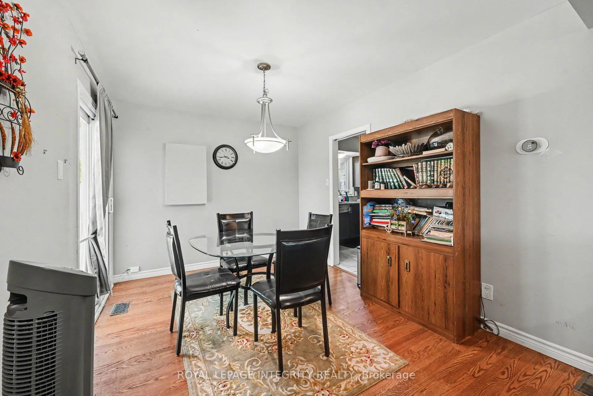 Photo 9 of 104 Viewmount Drive, Ottawa, Meadowlands/Crestview — HOMEH