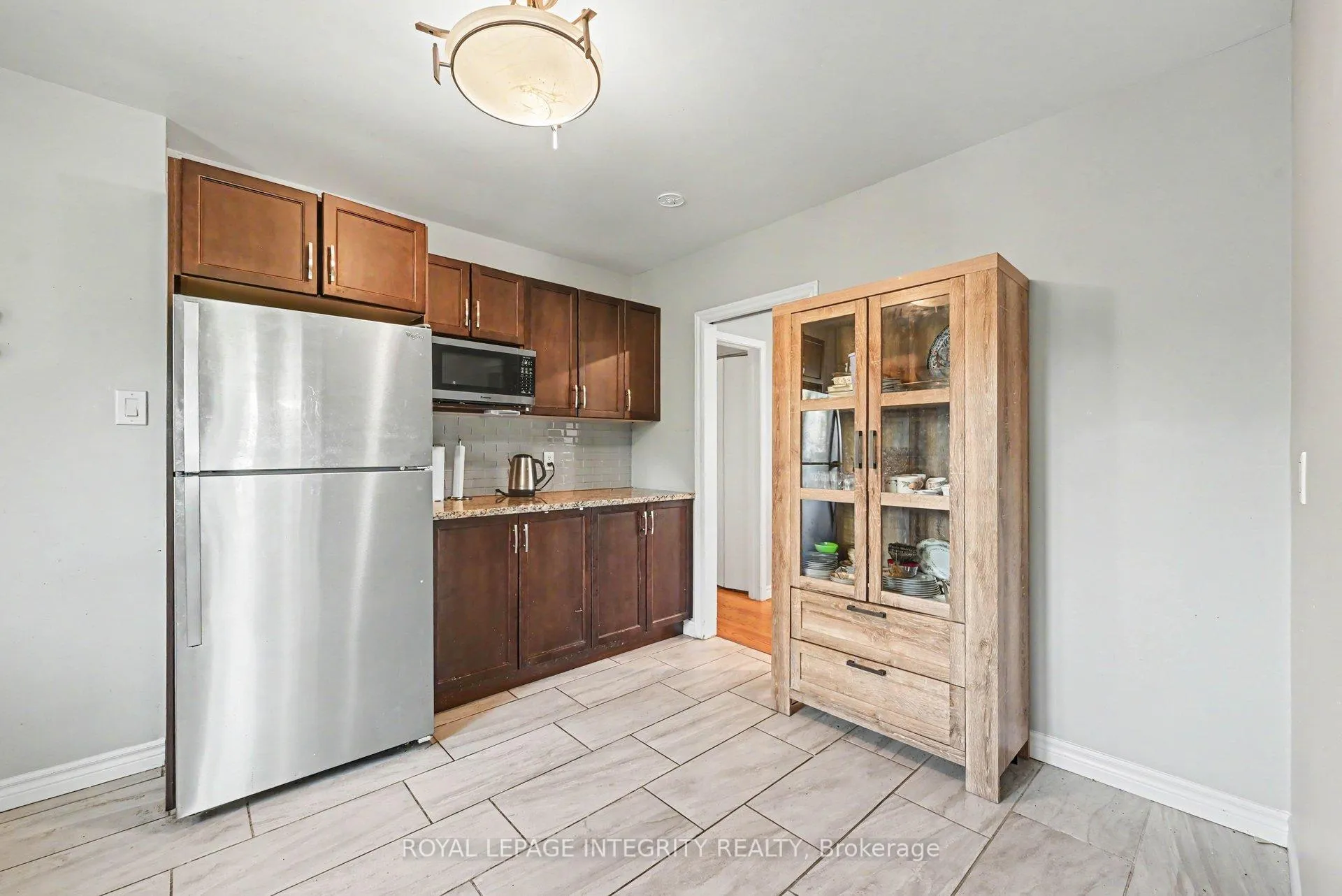 Photo 10 of 104 Viewmount Drive, Ottawa, Meadowlands/Crestview — HOMEH