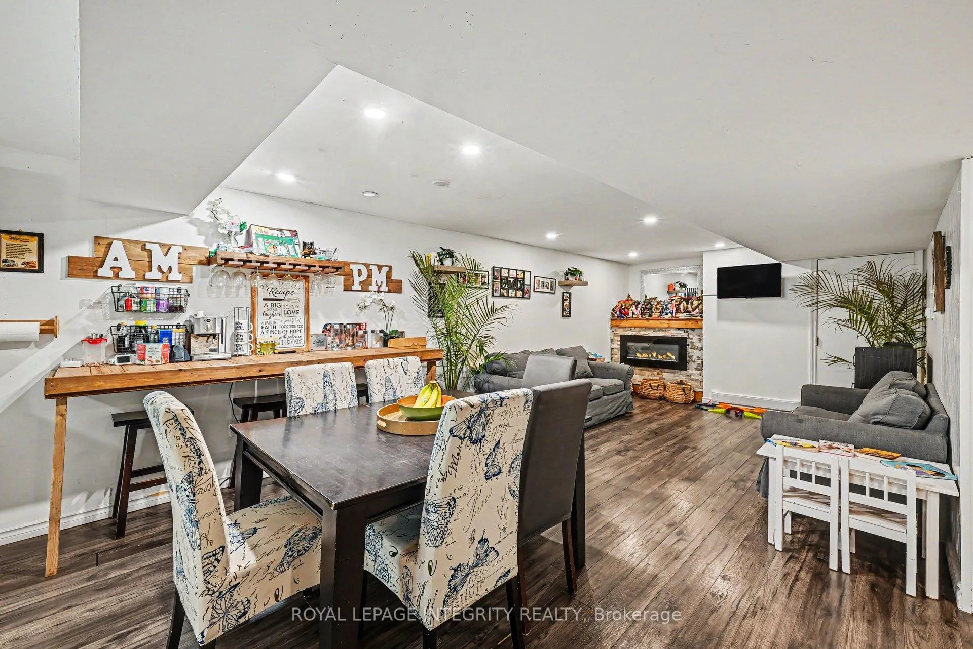 Photo 26 of 104 Viewmount Drive, Ottawa, Meadowlands/Crestview — HOMEH