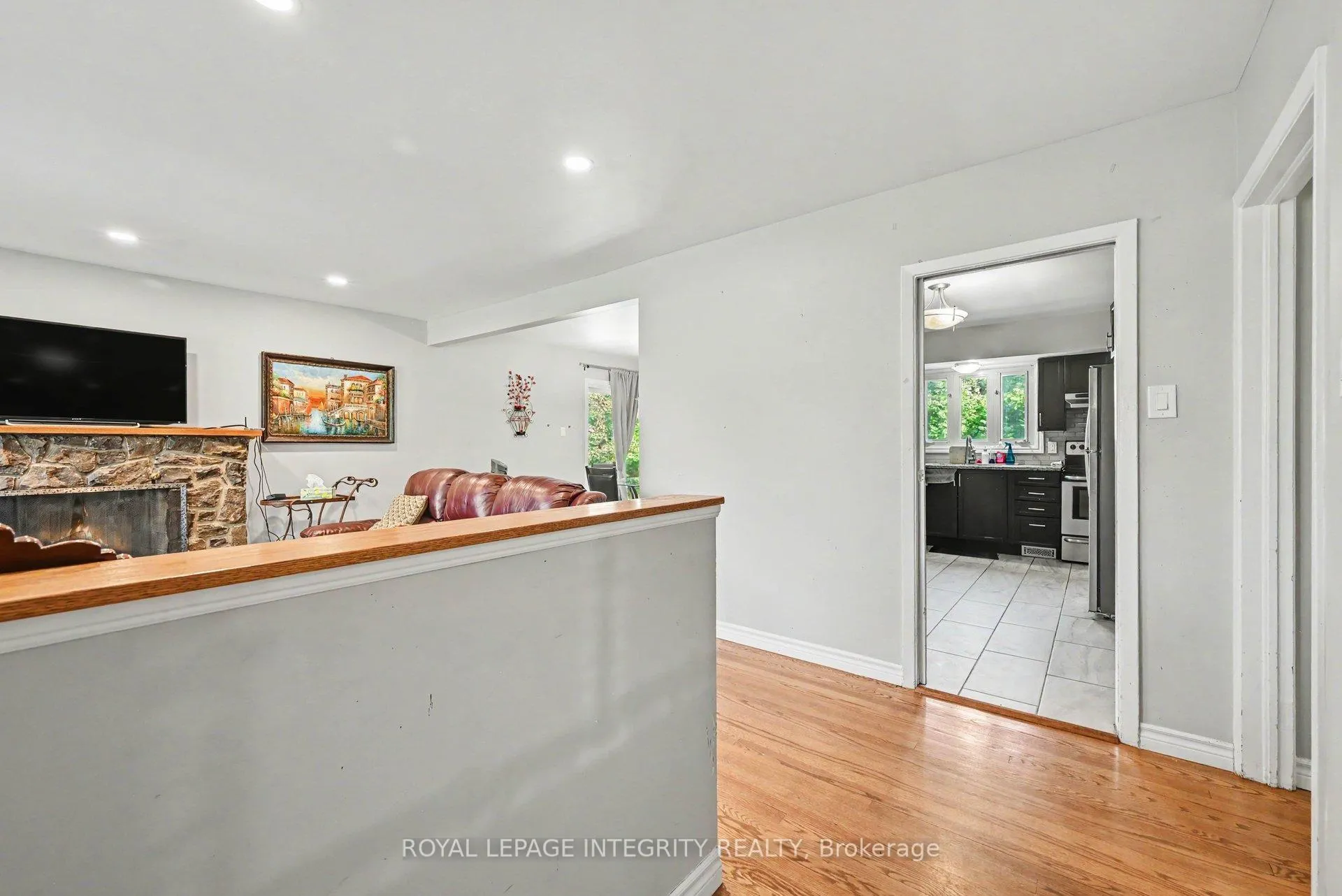 Photo 28 of 104 Viewmount Drive, Ottawa, Meadowlands/Crestview — HOMEH