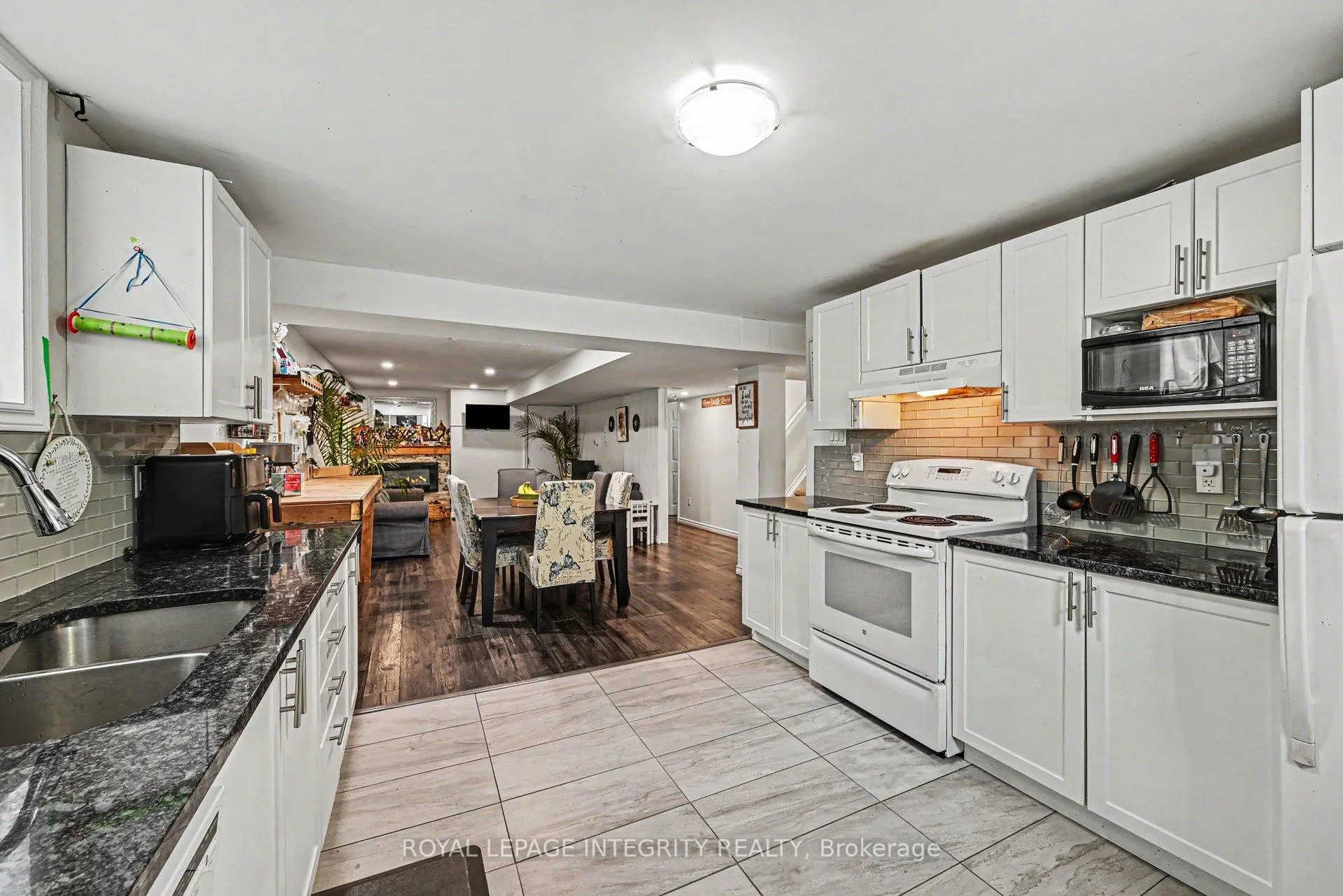 Photo 30 of 104 Viewmount Drive, Ottawa, Meadowlands/Crestview — HOMEH