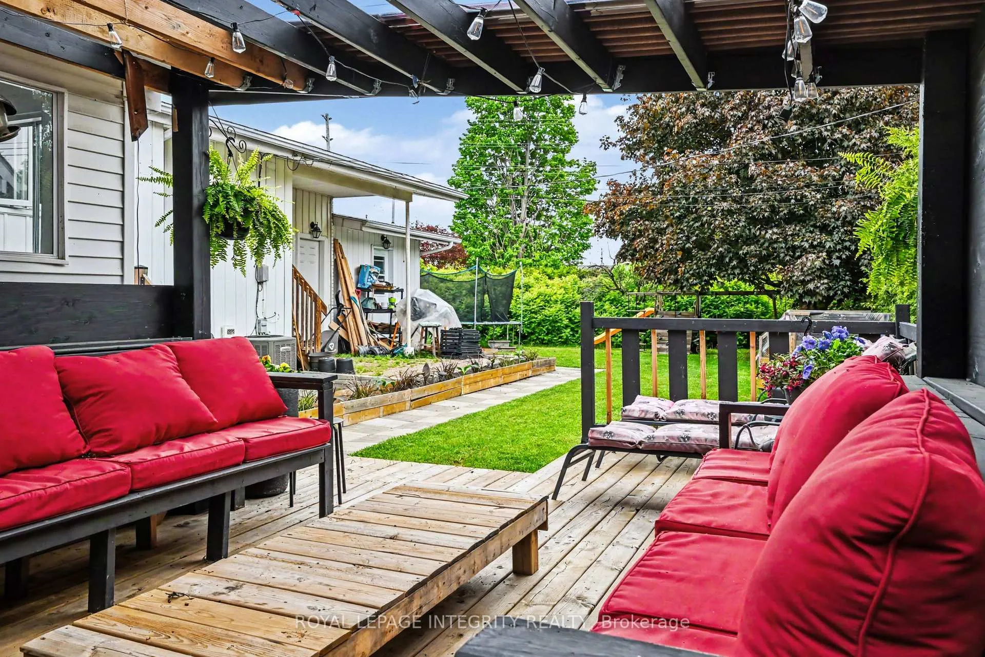 Photo 38 of 104 Viewmount Drive, Ottawa, Meadowlands/Crestview — HOMEH