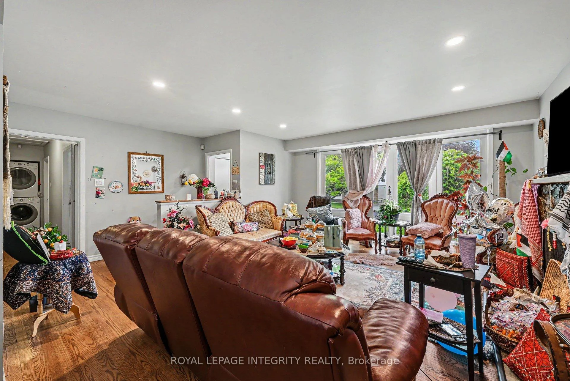 Photo 11 of 104 Viewmount Drive, Ottawa, Meadowlands/Crestview — HOMEH