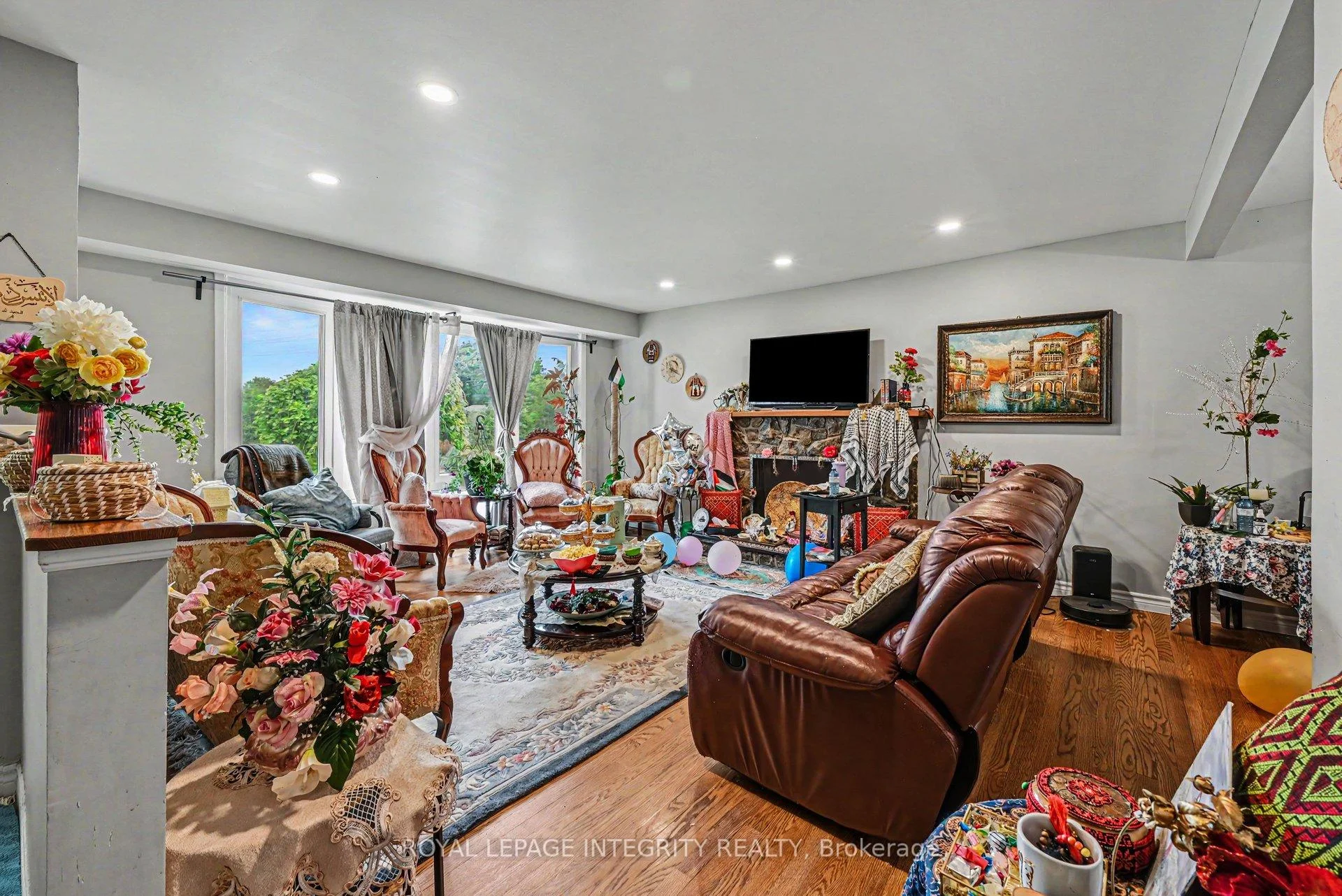 Photo 13 of 104 Viewmount Drive, Ottawa, Meadowlands/Crestview — HOMEH