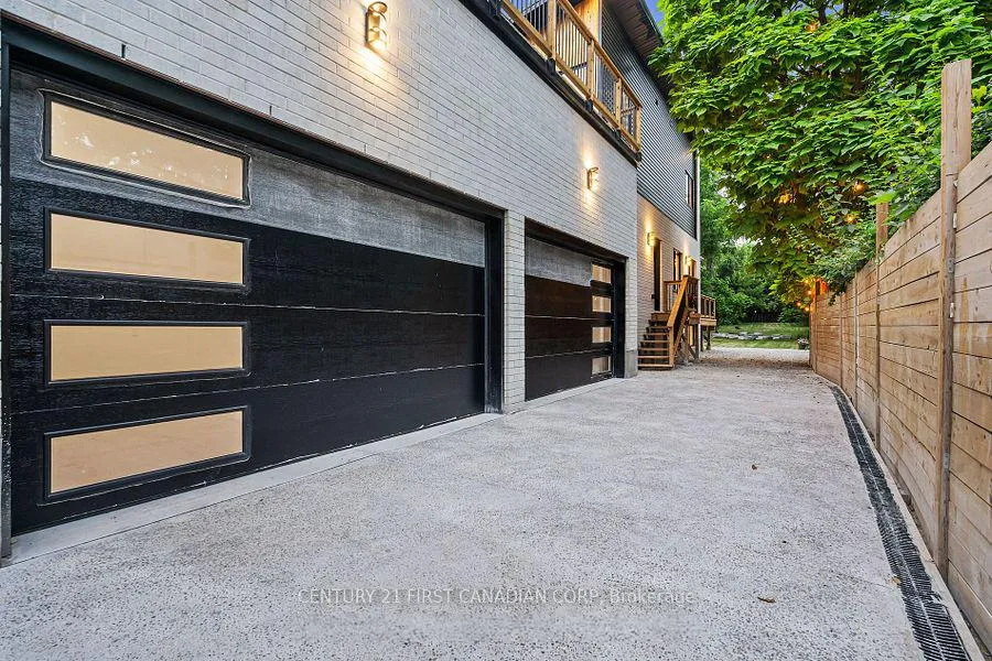 Photo 4 of 858 William Street, London, East B — HOMEH