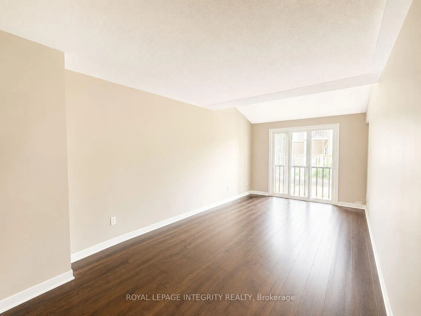 Photo 6 of 12 Kimbolton Crescent, Ottawa, Kanata - Morgan's Grant/South March — HOMEH