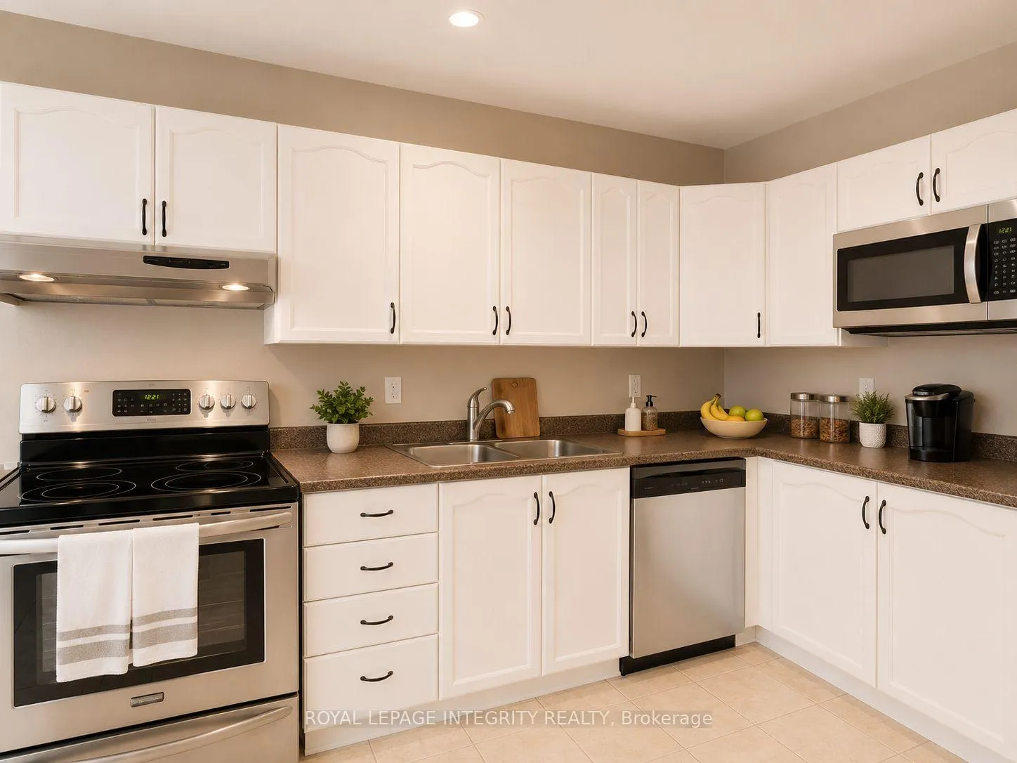 Photo 11 of 12 Kimbolton Crescent, Ottawa, Kanata - Morgan's Grant/South March — HOMEH