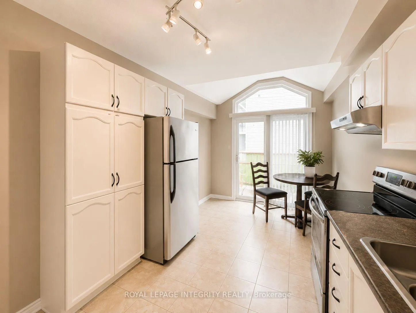 Photo 12 of 12 Kimbolton Crescent, Ottawa, Kanata - Morgan's Grant/South March — HOMEH