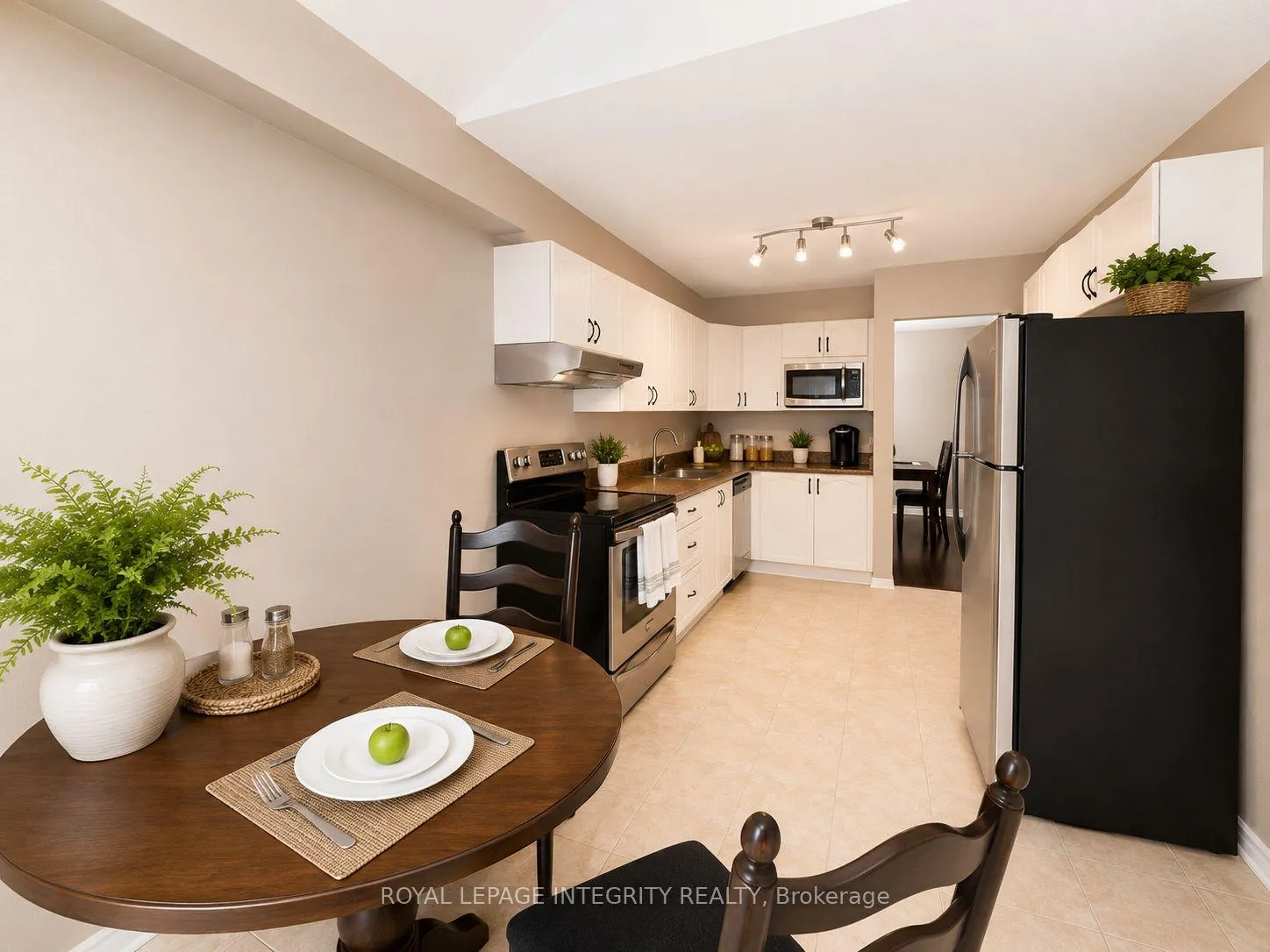 Photo 13 of 12 Kimbolton Crescent, Ottawa, Kanata - Morgan's Grant/South March — HOMEH