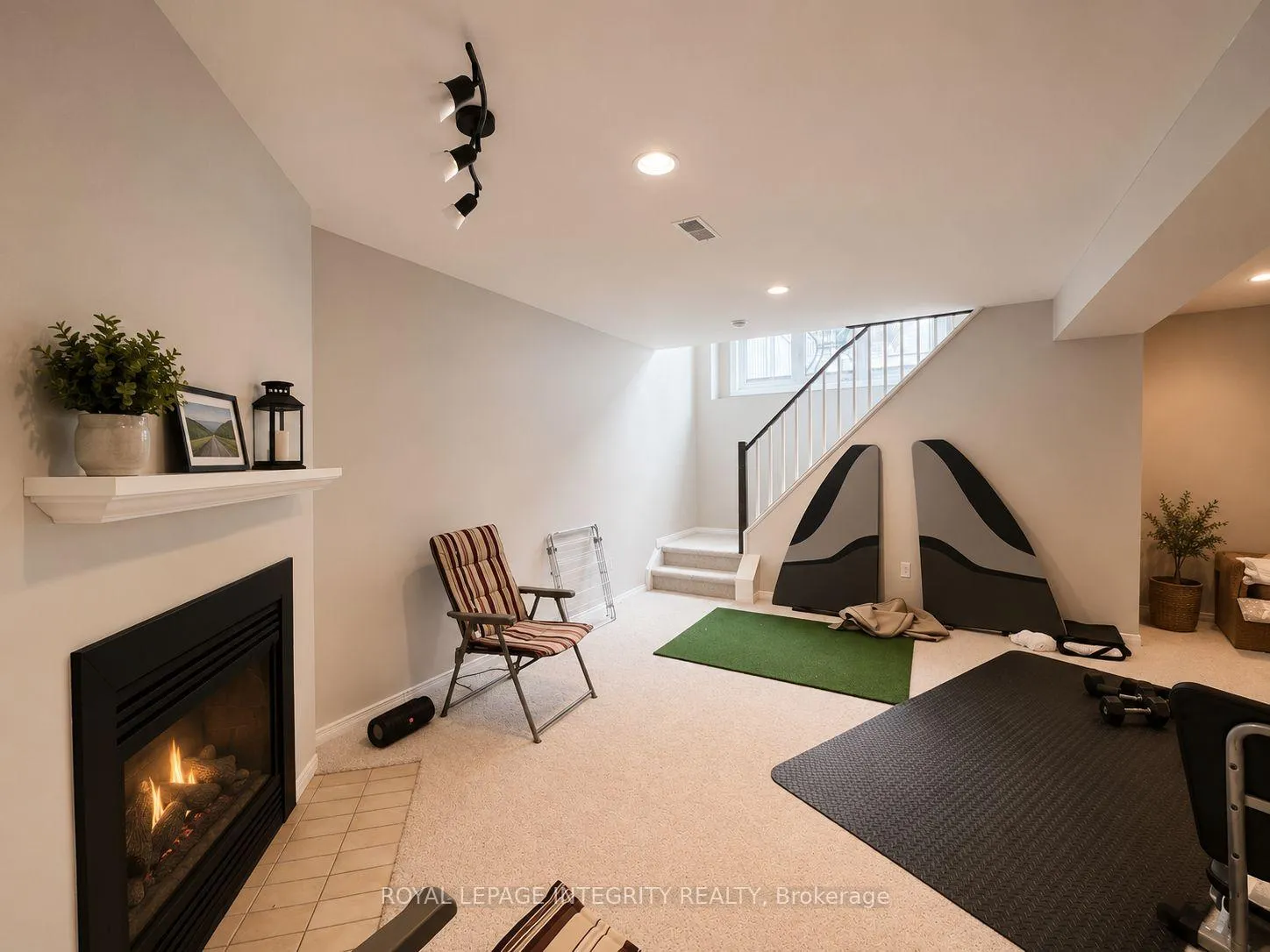 Photo 22 of 12 Kimbolton Crescent, Ottawa, Kanata - Morgan's Grant/South March — HOMEH