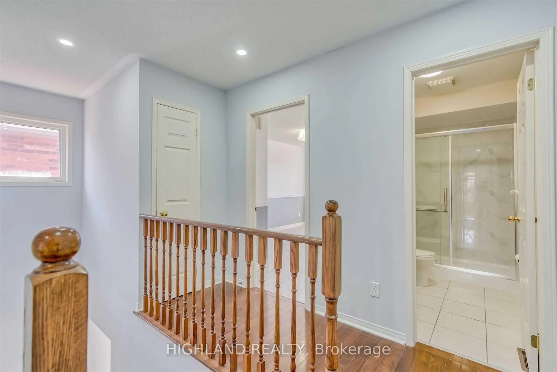 Photo 5 of 763 Millworks Crescent, Mississauga, East Credit — HOMEH