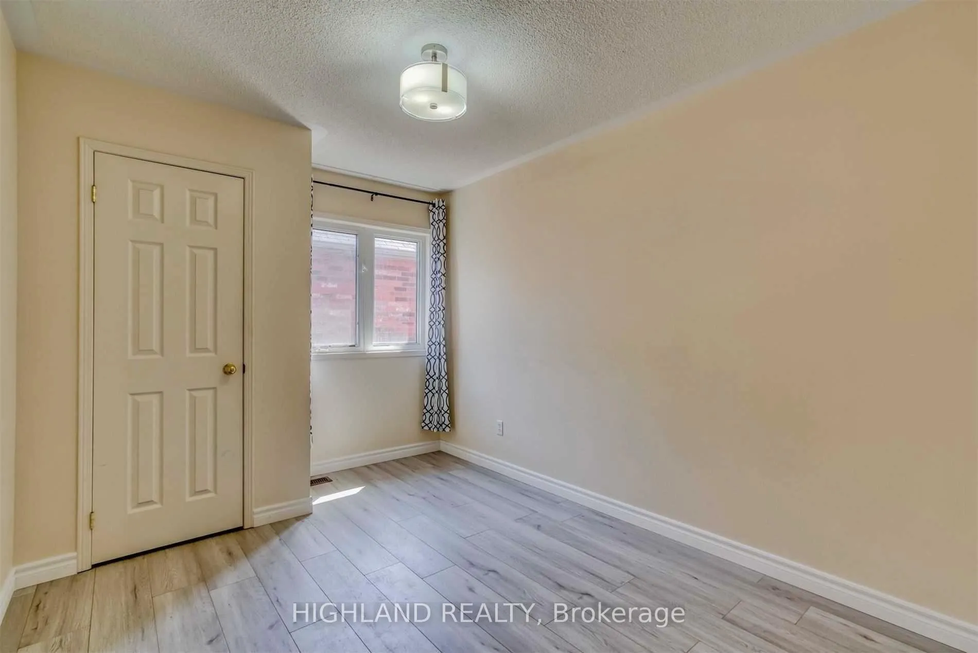 Photo 6 of 763 Millworks Crescent, Mississauga, East Credit — HOMEH